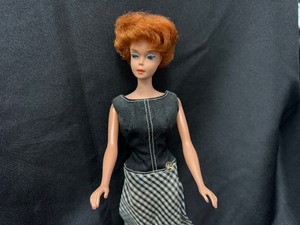 lot 136 image: Bubble Cut Barbie Wearing Pretty as a Picture Outfit