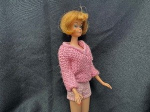 lot 139 image: Ash Blond Bendable Leg Barbie Wearing Vacation Time Outfit