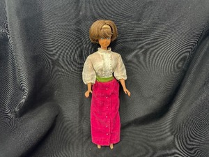 lot 151 image: Vintage Midge Barbie with Bendable Legs Wearing Disco Date Outfit