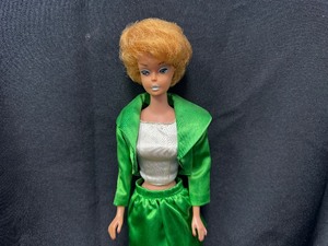 lot 152 image: Vintage Bubblecut Barbie Wearing Theatre Date Outfit
