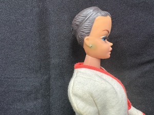lot 157 image: Vintage Molded Head Barbie Wearing Tennis Outfit