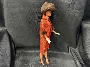 lot 178 image: Vintage Bubblecut Barbie Wearing Golden Elegance Outfit