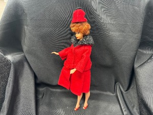 lot 184 image: Vintage Bubblecut Barbie Wearing Its Cold Outside Felt Coat and Hat with Fur Collar