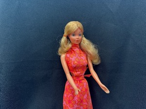 lot 213 image: Vintage Twist N Turn Barbie