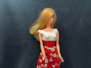 lot 218 image: Vintage Free Moving Barbie with Original Clothes