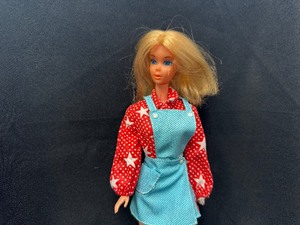 lot 221 image: Vintage Barbie Wearing Sport Star Outfit