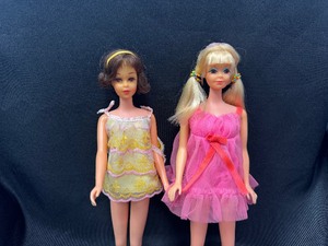 lot 231 image: Lot of Two Barbies Wearing Nightgowns