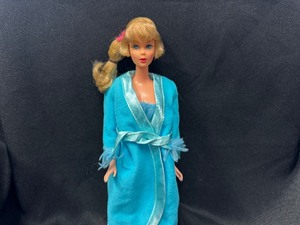 lot 236 image: Vintage Talking Barbie Non Working