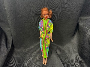 lot 239 image: Vintage Talking Barbie Non Working with Bendable Legs
