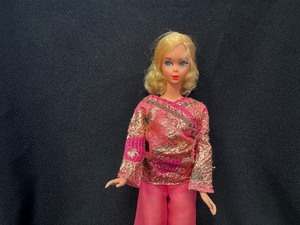 lot 257 image: Vintage Talking Barbie Non Working with Bendable Legs