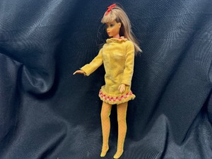 lot 272 image: Barbie Wearing Mellow Yellow Outfit Bendable Legs
