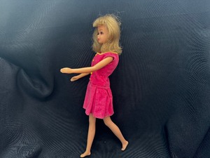 lot 279 image: Vintage Francie Wearing Pleat Neat Outfit Bendable Legs