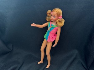 lot 284 image: Vintage Skipper Bendable Legs