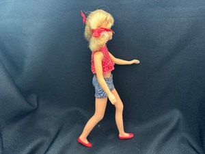 lot 285 image: Vintage Skipper Bendable Legs