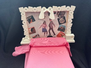 lot 287 image: Rare Vintage Barbie Mod A Go Go Bed & Tv