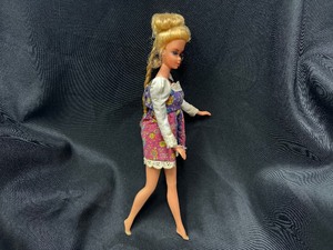 lot 295 image: Vintage Barbie with Bendable Legs