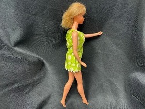 lot 298 image: Vintage Twist N Turn Barbie with Bendable Legs