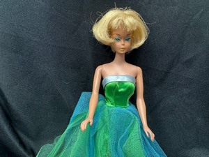 lot 303 image: Vintage American Girl Barbie with Bendable Legs