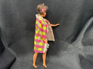 lot 325 image: Vintage Barbie Wearing Sparkle Squares Outfit with Bendable Legs