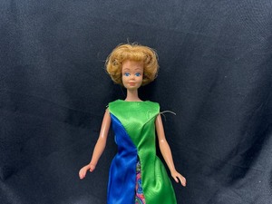 lot 327 image: Vintage Bubblecut Barbie Wearing Patio Party Outfit with Bendable Legs