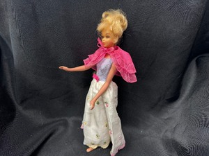 lot 330 image: Vintage Growin Pretty Francie with Bendable Legs