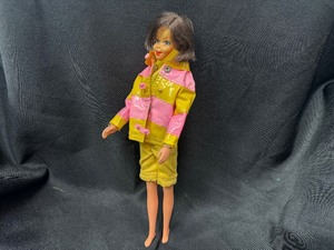 lot 333 image: Vintage Francie Wearing Clam Digger Outfit with Bendable Legs