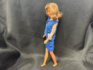 lot 341 image: Vintage Francie Wearing Concert in the Park Outfit Bendable Legs