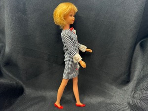 lot 342 image: Vintage Francie Wearing Side Kick Outfit Bendable Legs