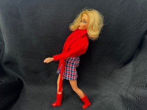 lot 353 image: Vintage Barbie Wearing Super Scarf Outfit with Bendable Legs