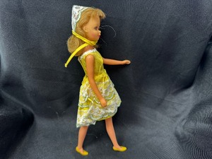 lot 354 image: Vintage Skipper Wearing Flower Girl Outfit - Bendable Legs