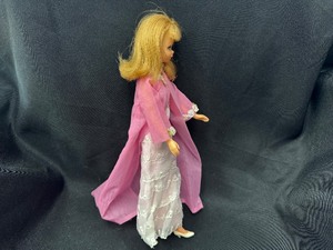 lot 356 image: Vintage Francie Wearing Sweet N Swinging Outfit with Bendable Legs