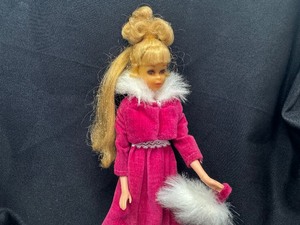 lot 367 image: Vintage Growing Pretty Barbie with Bendable Legs