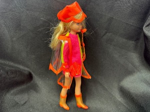 lot 375 image: Vintage Skipper Wearing Drizzle Sizzle Outfit