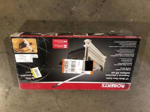 ROBERTS 13 in. Multi-Floor Cutter with 0 to 45 Degree Miter Guide and 28-12 in. Handle Customer Returns See Pictures