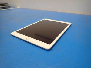 lot 58 image: Apple&nbspiPad 8th Gen A2270 Tablet  32GB of storage  Wifi Only  Includes Charging Cable