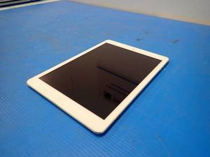 lot 59 image: Apple&nbspiPad Air 1st Gen A1474 Tablet  16GB of storage  Wifi Only  Includes Charging Cable &nbspLight scratches on screen.