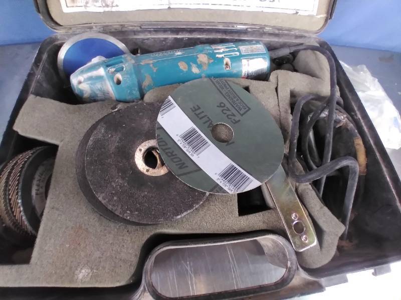 Makita 4 Disc Grinder with Diamond Blade Kit and Case