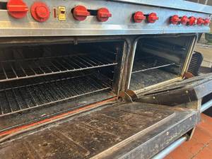 Vulcan 10 Burner Stove with Convection Oven. Propane