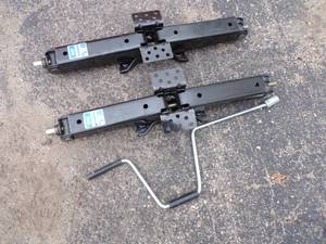 Pair of Scissor Jacks with Handle