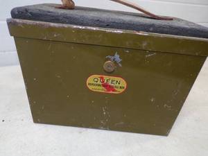 Hunting seat and shell box