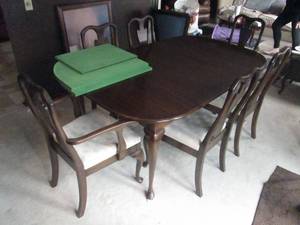 Gabberts Regency Dining Room Set