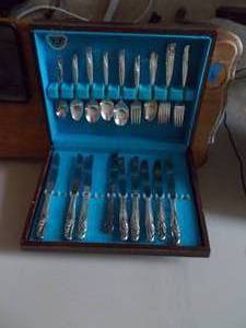 Rogers Silverware Set in Tarnish Resisting Chest