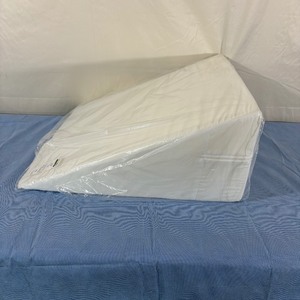 MSRP $80  1 NEW Global 117-2520 10 x 24 x 24 Standard Smooth Top Bed Wedge with Cover - White