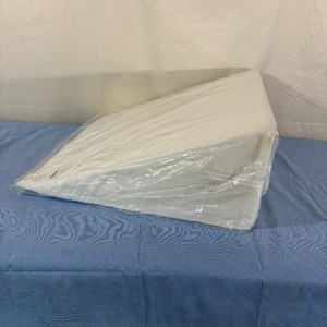 MSRP $80  1 NEW Global 117-2520 10 x 24 x 24 Standard Smooth Top Bed Wedge with Cover - White