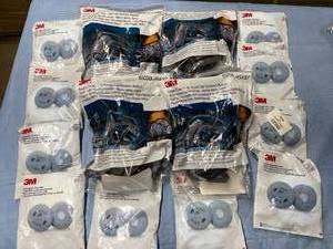 Lot Of 4 NEW In Packages 3M 6502QL49490 Rugged Comfort Quick Latch Half Facepiece Reusable Respirators - Medium - with 10 pairs of 2071 Particle Filter packs