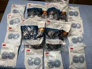 Lot of 4 NEW 3M (6502QL, 6503QL) Size Medium and Large Half Facepiece Reusable Respirators with 10 pairs of 2071 Particle Filter packs