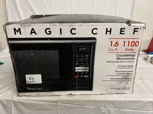 lot 165 image: Magic Chef Countertop Microwave - 1.6 Cu. Ft. 1100 Watts
