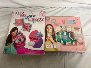 lot 221 image: Arts and Craft Toy Kit and Candle Maker kit
