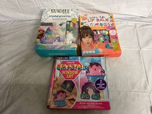 lot 224 image: Arts and Craft Kits