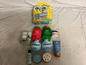lot 236 image: Kids Shampoo, Bath Bubbles, Spongebob Shower Hoodie